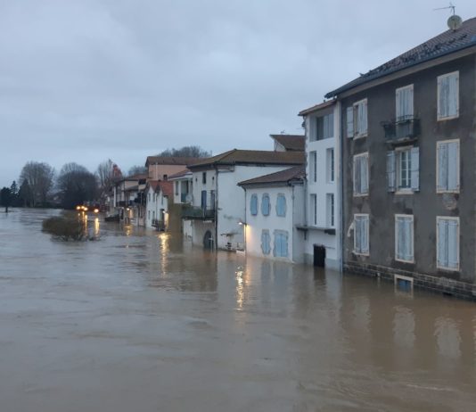 Unwetter: Manche Orte im Südwesten noch immer unter Wasser Überschwemmungen_im_Südwesten_Frankreichs