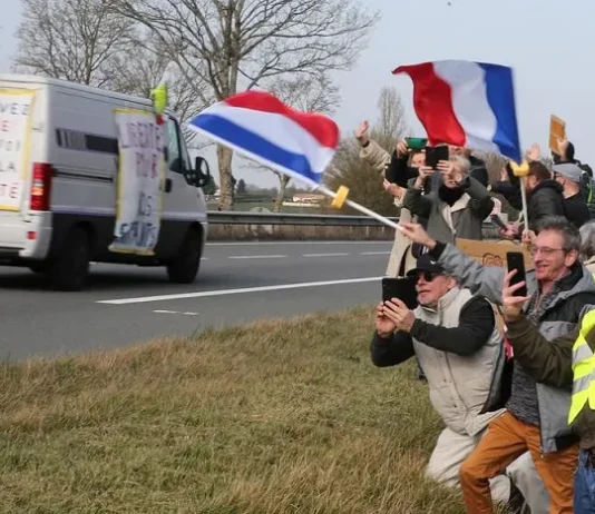 Konvoi der Freiheit: Unterstützungskundgebung in Paris – Autobahn A6 verstopft