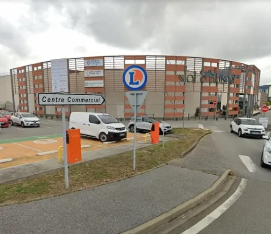 Sarthe: Drei Kundinnen eines Supermarktes werden mit Messer angegriffen