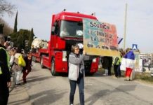 Konvoi der Freiheit: Ein Teil der Demonstranten bewegt sich auf Straßburg zu