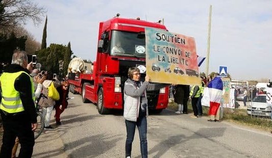 Konvoi der Freiheit: Ein Teil der Demonstranten bewegt sich auf Straßburg zu