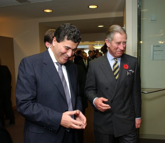 Prinz Charles zum zweiten Mal mit Covid-19 infiziert