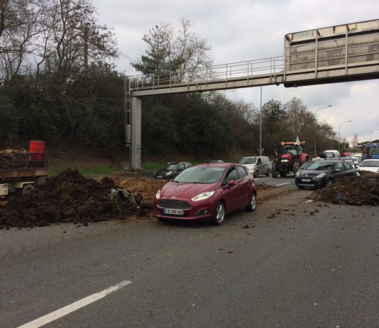 Blockadeaktion von Landwirten auf der A68 bei Toulouse am Mittwochmorgen