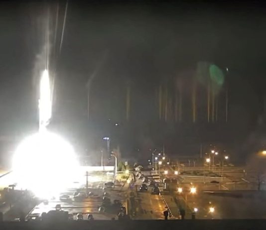 Krieg in der Ukraine: Europas größtes Atomkraftwerk von Russland angegriffen