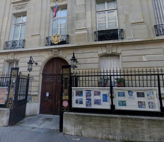 Russische Diaspora in Paris: Vandalismus und Beleidigungen – eine ‚Russophobie‘ bricht aus