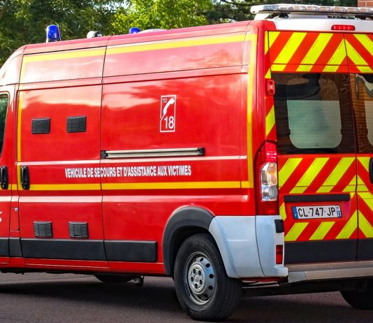 Val-de-Marne: Ein Mann wird auf offener Straße vor den Augen der Passanten erstochen Krankenwagen_Illustration