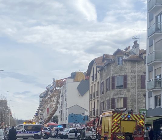 In Bayonne stürzt ein Kran auf ein Gebäude – ein Arbeiter tot
