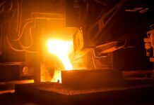 Wenn politische Unsicherheit die industrielle Erneuerung bremst Industrie_Hochofen