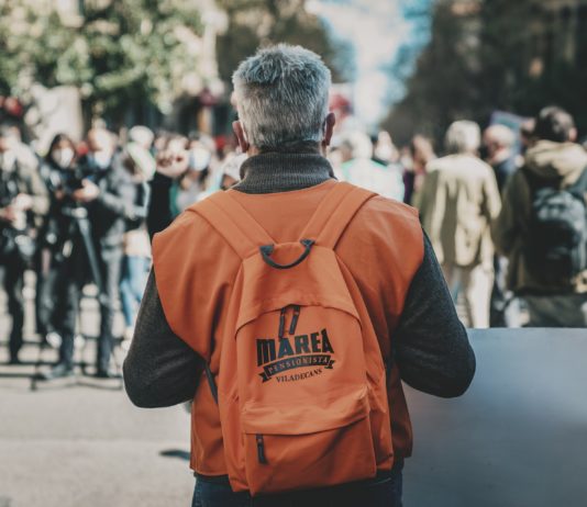 In Frankreich gehen Senioren für eine Rentenerhöhung auf die Straße