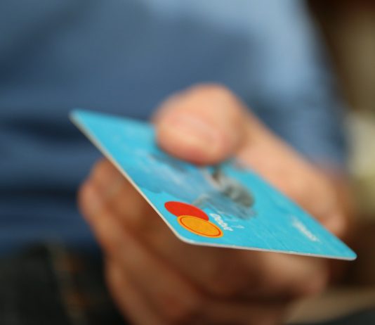 Vogesen: 13-jähriger Junge nimmt Auto der Eltern und gibt 1.200 Euro mit deren EC-Karte aus