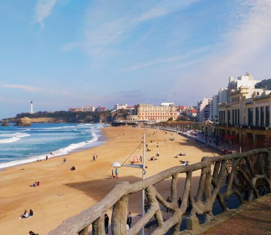 Anti-Kriegs-Aktivisten besetzen Villa von Putins Tochter in Biarritz