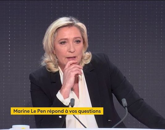 Krieg in der Ukraine: Marine Le Pen „hat keine besondere Bewunderung“ für Volodymyr Zelensky
