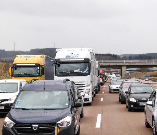 Benzinpreise: Strassenblockaden und Proteste am Montag in ganz Frankreich Stau