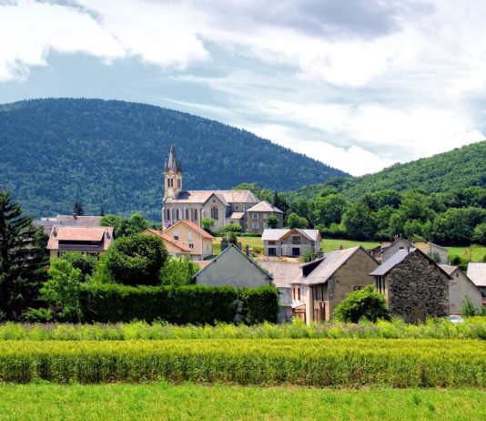 Isère: Gendarmen töten einen Mann, der sie mit einem Cuttermesser bedroht hat