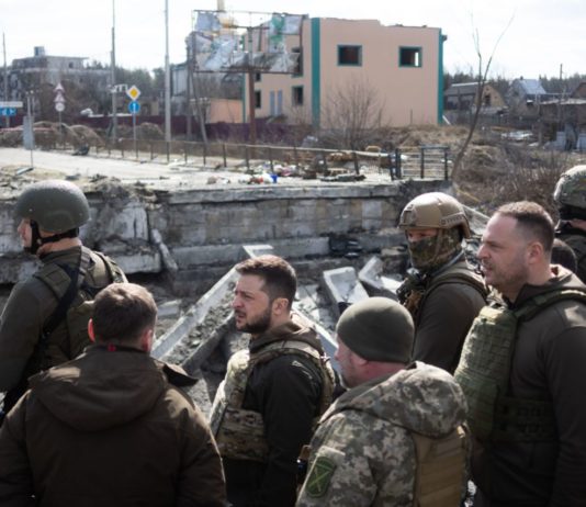 Frankreich weist 35 russische Diplomaten aus