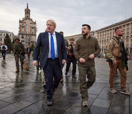 Sollte Emmanuel Macron in die Ukraine reisen? François Hollande meint ja