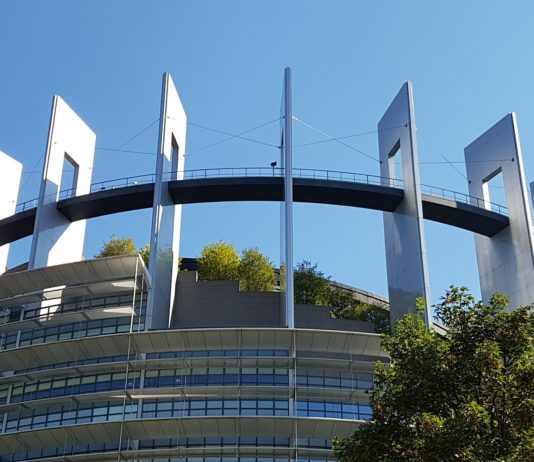 Europäisches Parlament fordert Rückzahlung von „unrechtmäßig gezahlten“ Beträgen von Marine Le Pen