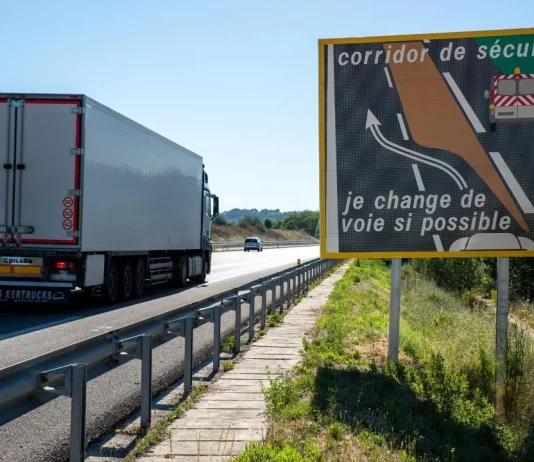 Neue Schilder auf französischen Autobahnen