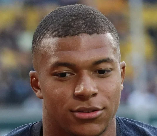 Kylian Mbappé bleibt in Paris: „Sehr glücklich, in Frankreich, in Paris, in meiner Stadt zu bleiben“