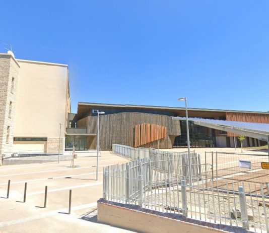 Le Mans: 15-jährige Schülerin begeht Selbstmord und springt aus dem dritten Stock des Gymnasiums