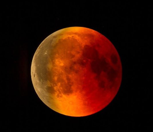 Die totale Mondfinsternis war in Teilen Frankreichs am frühen Morgen gut zu sehen