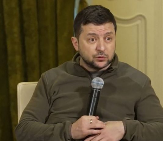 Krieg in der Ukraine: Selenskyj bestätigt den Tod von 60 Zivilisten in einer Schule in Luhansk