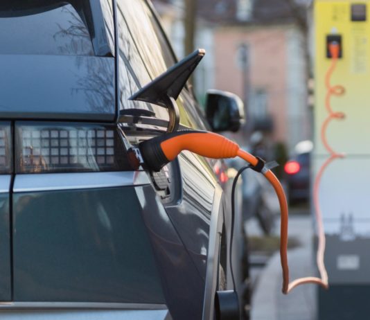 Emmanuel Macron verspricht das Elektroauto für 100 Euro im Monat Elektroauto