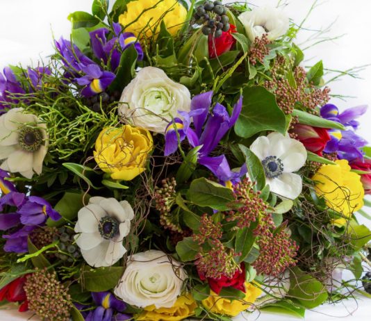 Muttertag: Eine Feier der Liebe, heute in Deutschland – etwas später erst in Frankreich Muttertag_Blumenstrauss