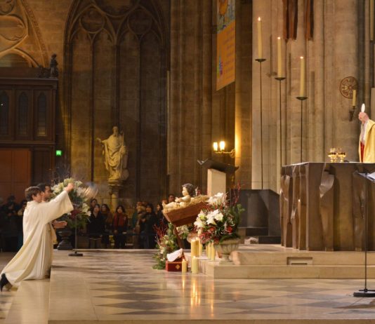 Was wird an Christi Himmelfahrt gefeiert und seit wann ist es ein Feiertag in Frankreich?