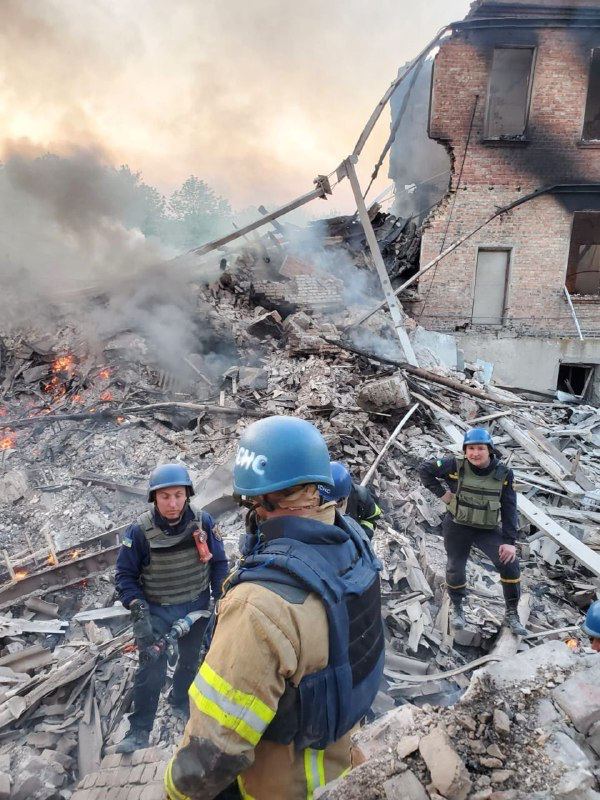 Ukraine-Krieg: 60 Vermisste nach Bombe auf Schule im Osten des Landes