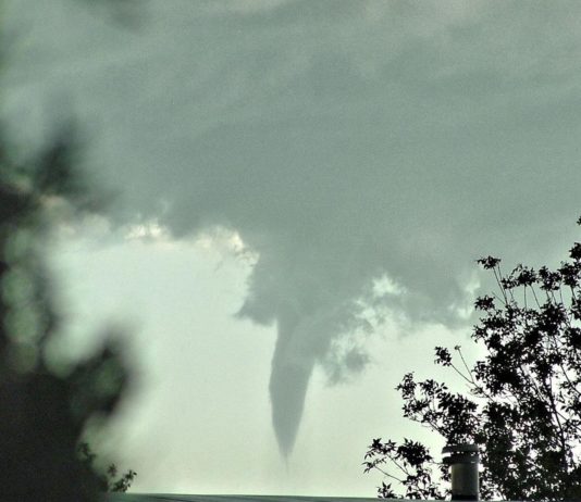 Tornado fordert in den Niederlanden einen Toten und sieben Verletzte Tornado