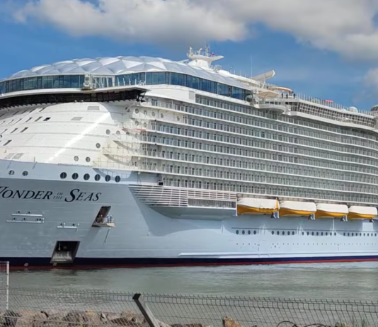 Marseille: Aktivisten blockieren das größte Kreuzfahrtschiff der Welt Wonder_of_the_Seas