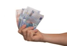 Frankreichs Banken erheben extrem hohe Gebühren für geplatzte Abbuchungen