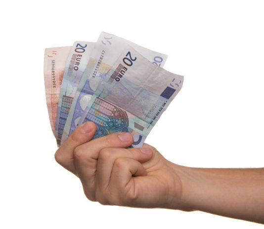Frankreichs Banken erheben extrem hohe Gebühren für geplatzte Abbuchungen