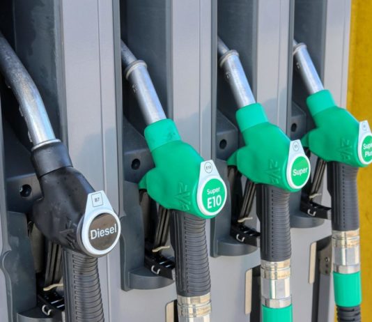 Benzinknappheit: In einigen Gebieten fehlt immer noch Treibstoff Zapfsäule_Tankstelle