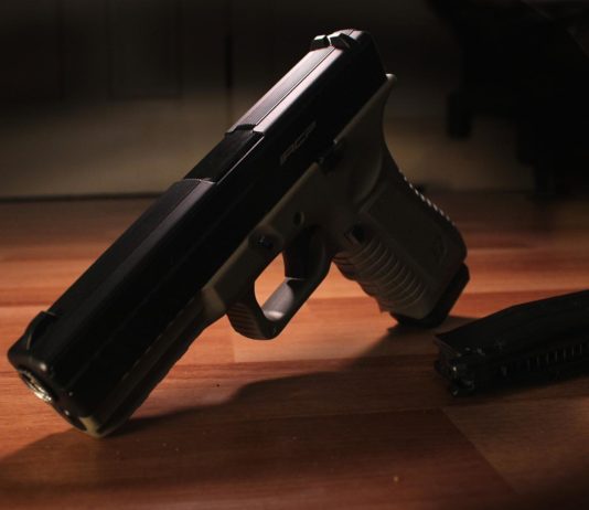 Wer darf in Frankreich Waffen tragen und besitzen?