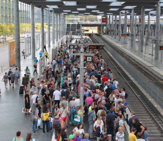 Covid-19: Bald wieder Masken im Transportwesen? Bahnhof