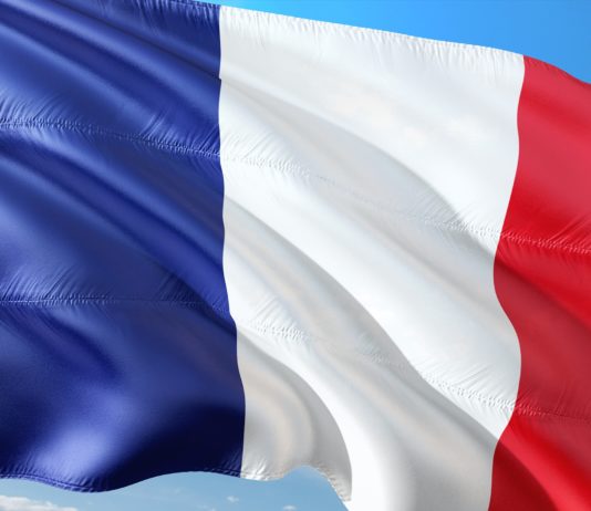 Parlamentswahlen: Wahlbeteiligung lag um 12 Uhr bei knapp 19% Frankreich_Flagge