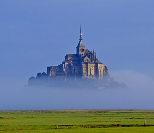 Auf dem Mont-Saint-Michel tauchen die Besucher ins Mittelalter ein