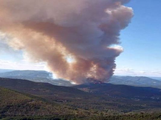 Nach Tag mit mehreren Bränden jetzt „Mega-Feuer“ im Gard Waldbrände