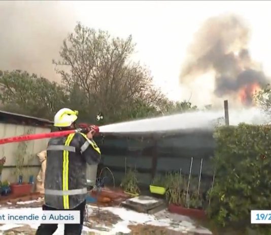 Brände: Im Gard mindestens 350 Hektar von den Flammen vernichtet Brand_Aubais