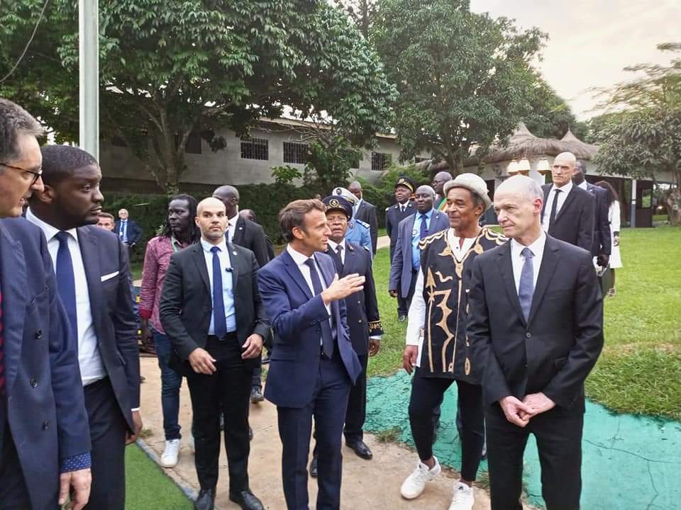 Bilder von Emmanuel Macrons wilder Party mit Yannick Noah in Kamerun