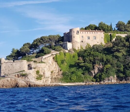 Urlaub wie ein Präsident: Eine Reise nach Fort Bregancon und Umgebung Fort_de_Bregancon