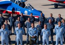 14. Juli: Emmanuel Macron fliegt vor der Parade mit der Patrouille de France Macron_Patrouille_de_France