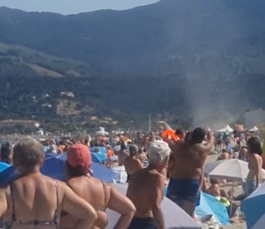 Pyrénées-Orientales: Mini-Tornado erschreckt Urlauber auf dem Strand von Argelès-sur-Mer Tornado_Strand