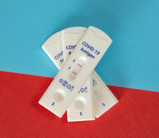 Covid-19: Hat Frankreich mit 182.006 neuen Fällen in 24 Stunden den Höhepunkt der siebten Welle überschritten? Antigentest