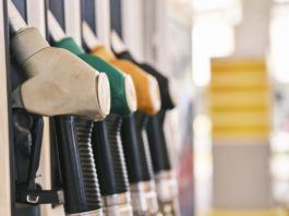 Nahostkrieg und steigende Energiepreise: Französische Linke fordert staatlichen Eingriff an der Zapfsäule Tankstelle