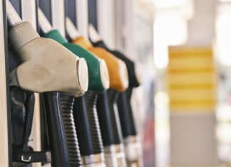 Nahostkrieg und steigende Energiepreise: Französische Linke fordert staatlichen Eingriff an der Zapfsäule Tankstelle