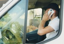 Knallharte Maßnahme in Frankreichs Südwesten: Handy am Steuer kostet in den Landes jetzt den Führerschein Handy_am_Steuer