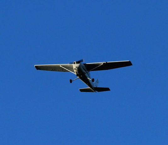 Haute-Garonne: Ein Flugzeug überschlägt sich mitten im Flug – Pilot schafft Landung wie durch ein Wunder Kleinflugzeug